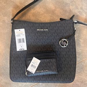Michael Kors Jet Set Travel Messenger purse and wallet set